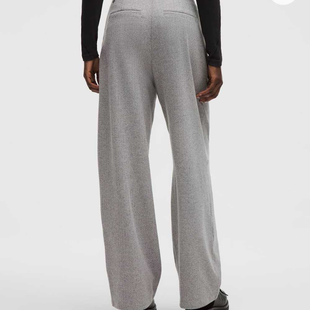 Daydrift High-Rise Wide-Leg Trouser
SHORT Herringbone “28 inseam - Picture 4 of 7